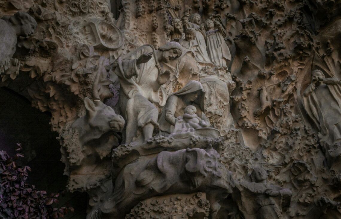 Antoni gaudi: sagrada familia nativity façade detail © michael lee