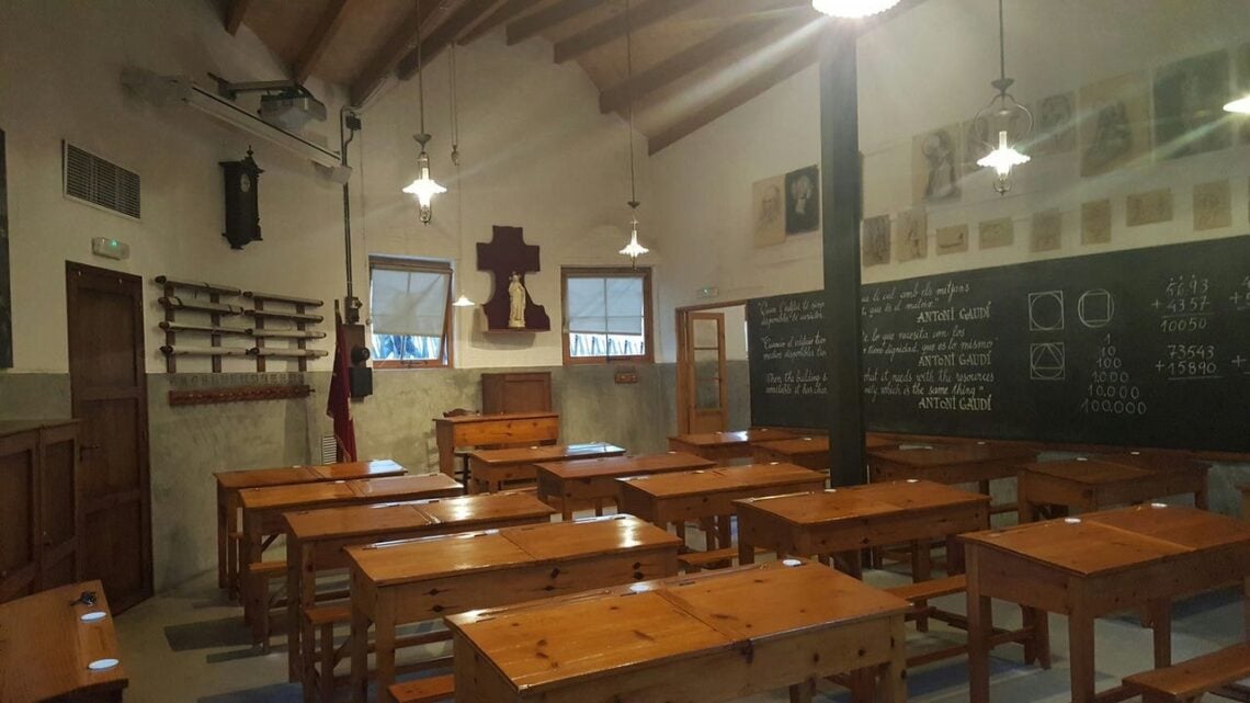 Antoni gaudi: sagrada família schools classroom © fundació junta constructora del temple expiatori de la sagrada família