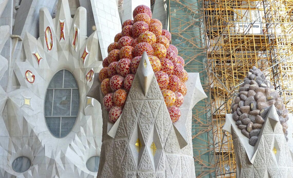 Antoni gaudi: sagrada familia symbolic fruit adorning the passion façade © rob tomlinson
