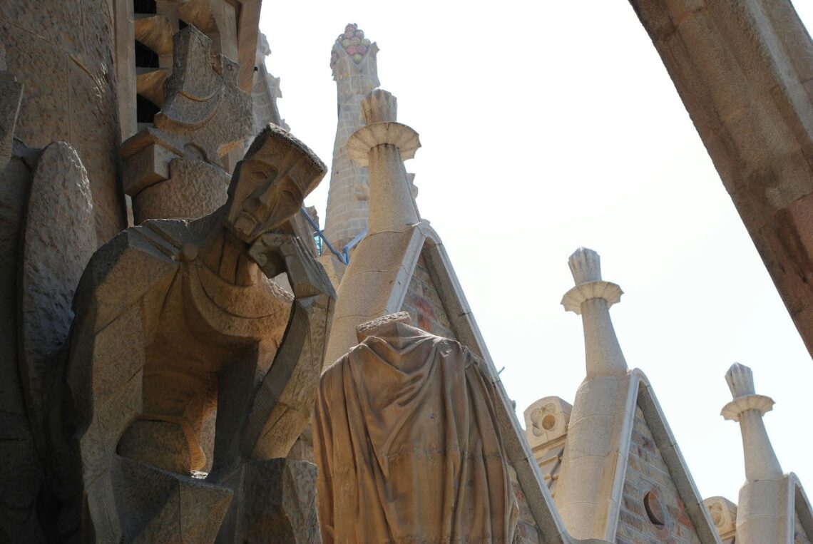 Antoni gaudi: sagrada familia thinker sculpture © vasilis genopoulos