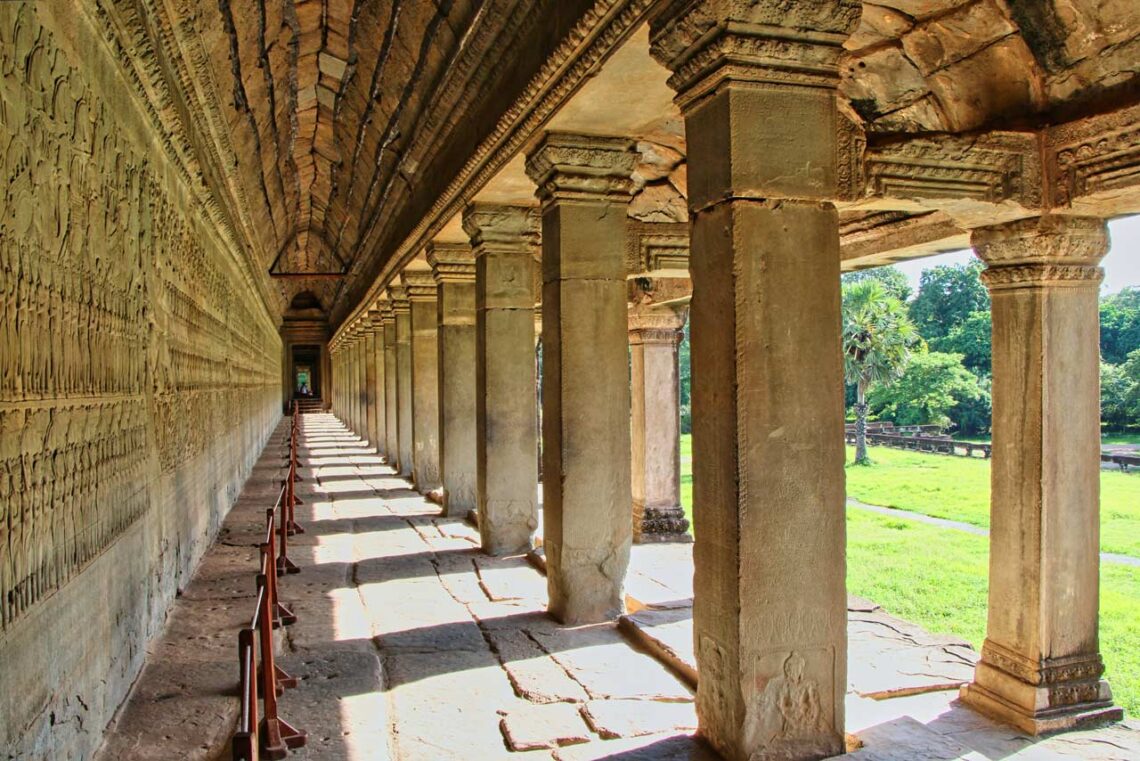 Architectural landmark: angkor wat eastern corridor © aritra roy