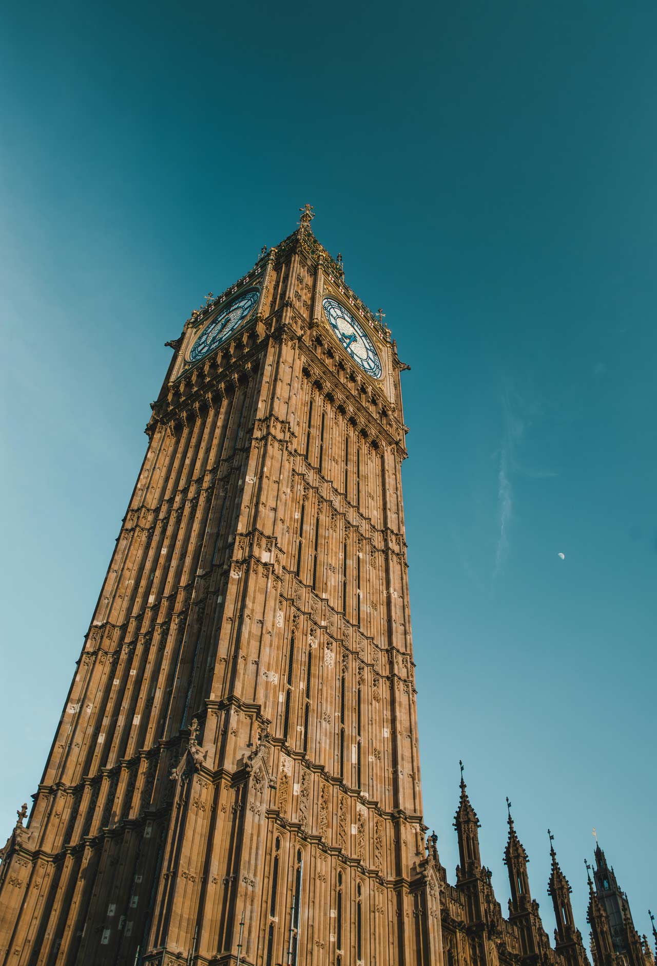 Architectural landmark: big ben low angle © brice cooper