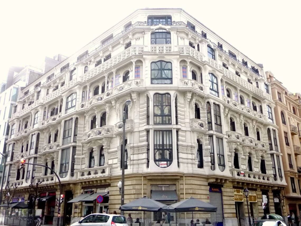 Architectural landmark: bilbao, casa montero © zarateman