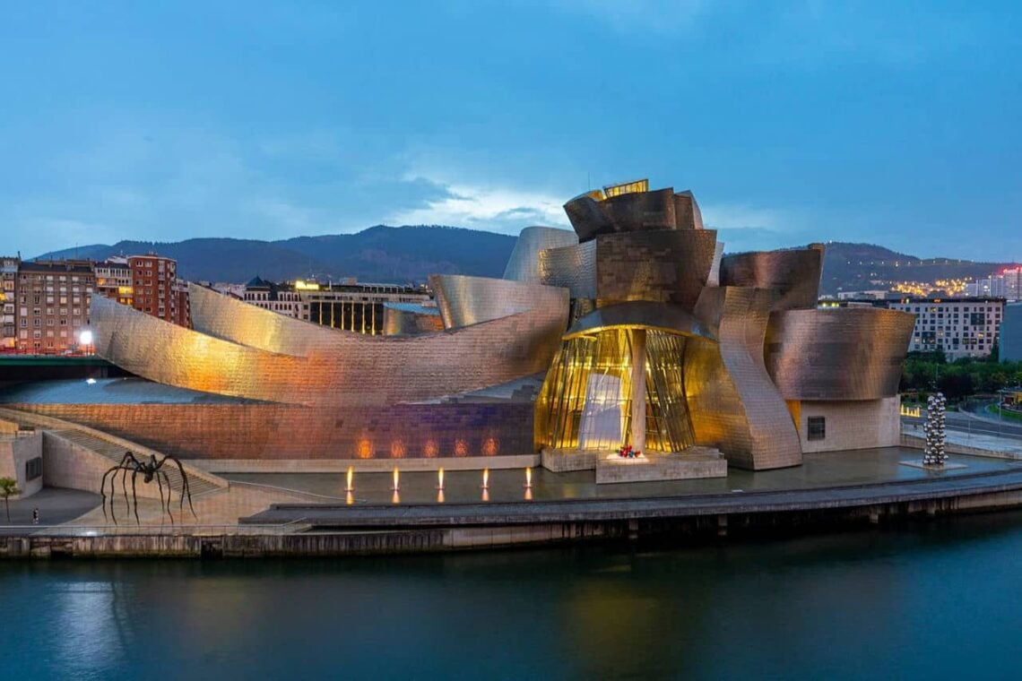 Architectural landmark: bilbao, guggenheim museum © guggenheim bilbao museoa