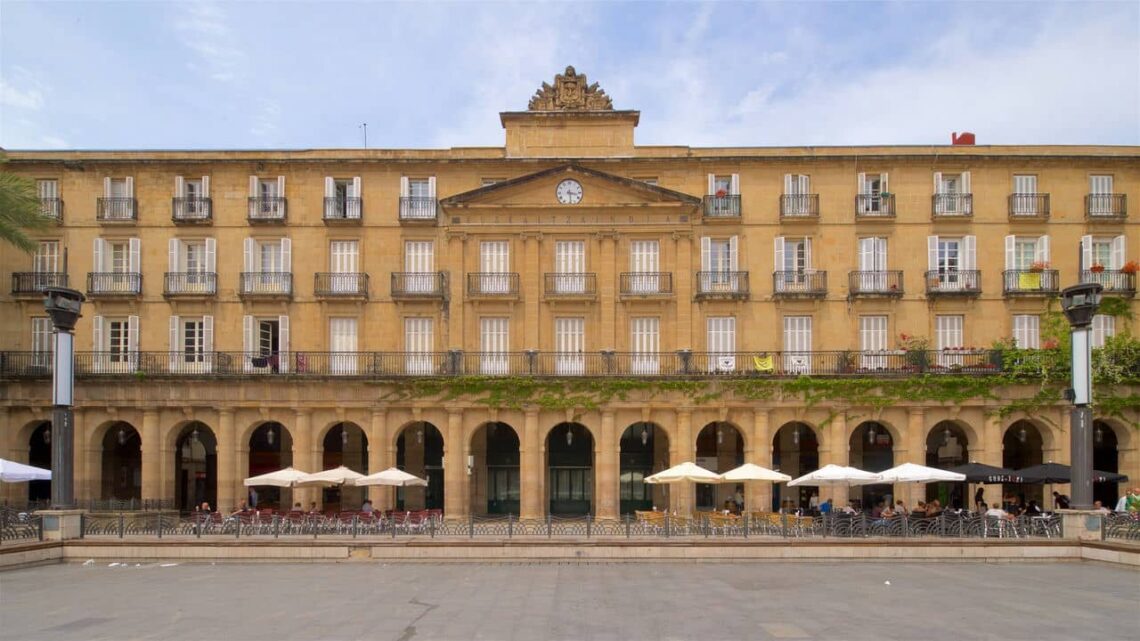 Architectural landmark: bilbao, plaza nueva © expedia, inc.