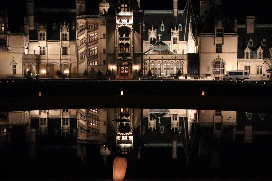 20 Famous Architectural Landmarks In The United States For Architects 171 Architectural landmark: biltmore estate at night ยฉ tom b