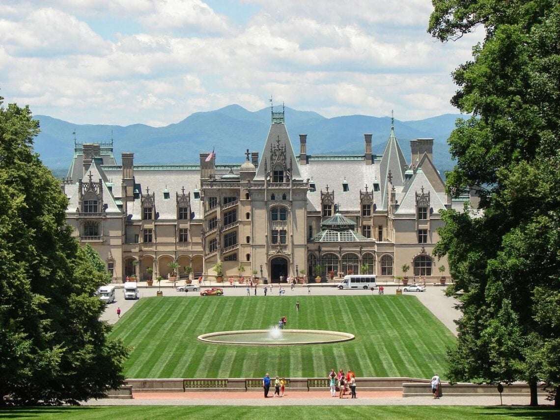 20 Famous Architectural Landmarks In The United States For Architects 169 Architectural landmark: biltmore estate front ยฉ dupontchevy