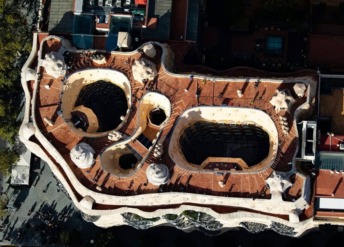 Architectural landmark: casa milà, top view © fundació catalunya la pedrera