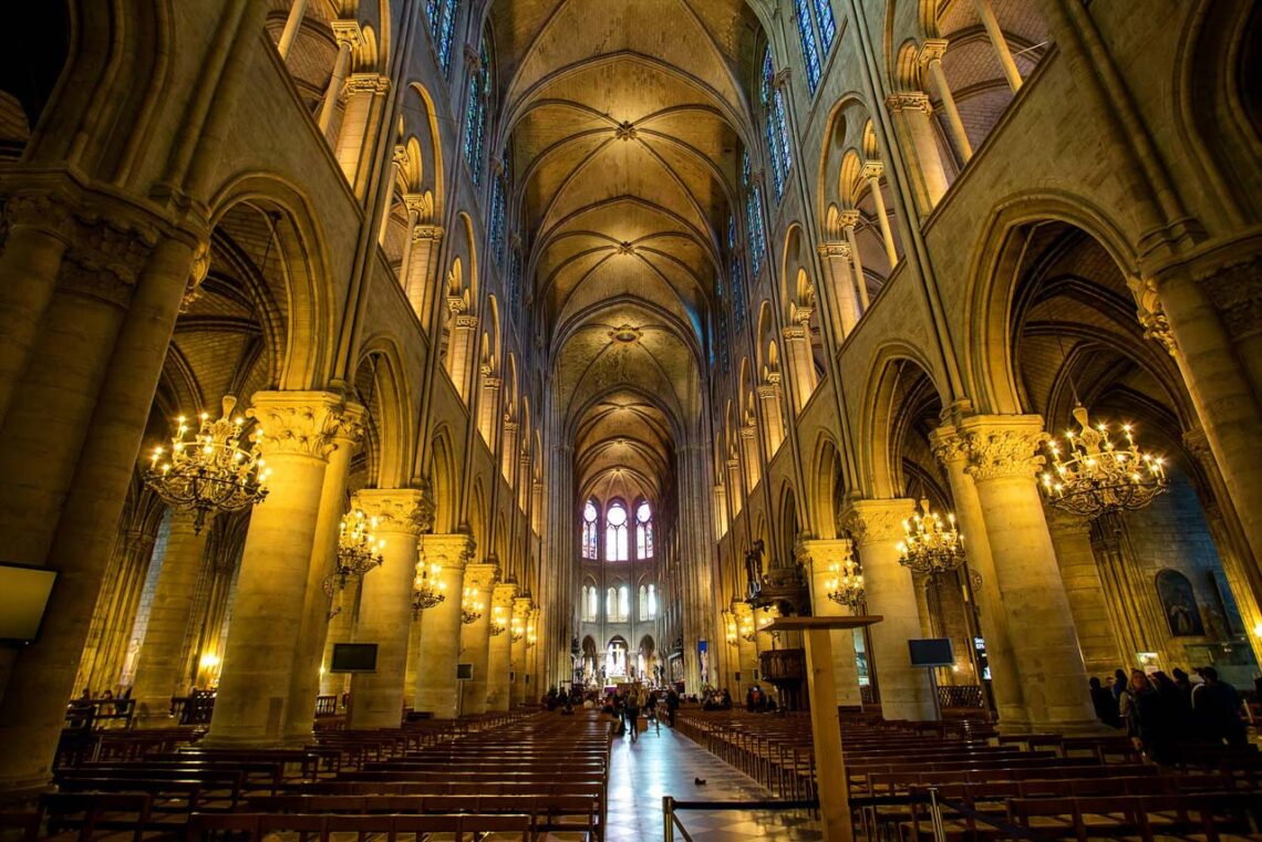 Architectural landmark: cathédrale notre-dame de paris interior © atibordee kongprepan