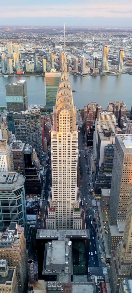 Architectural landmark: chrysler building the summit view © rolf obermaier