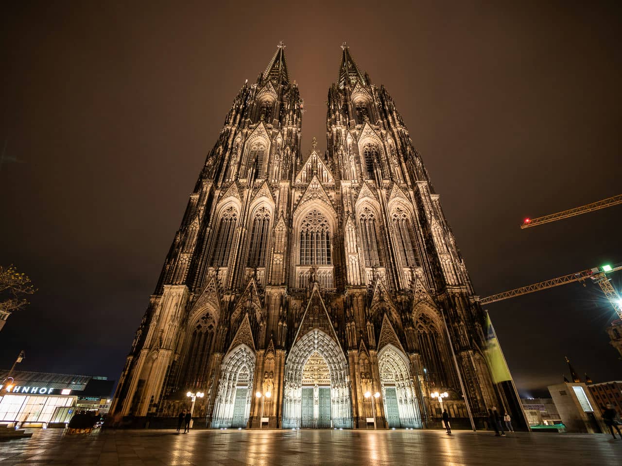 Architectural landmark: cologne cathedral at night © s. Trautmann