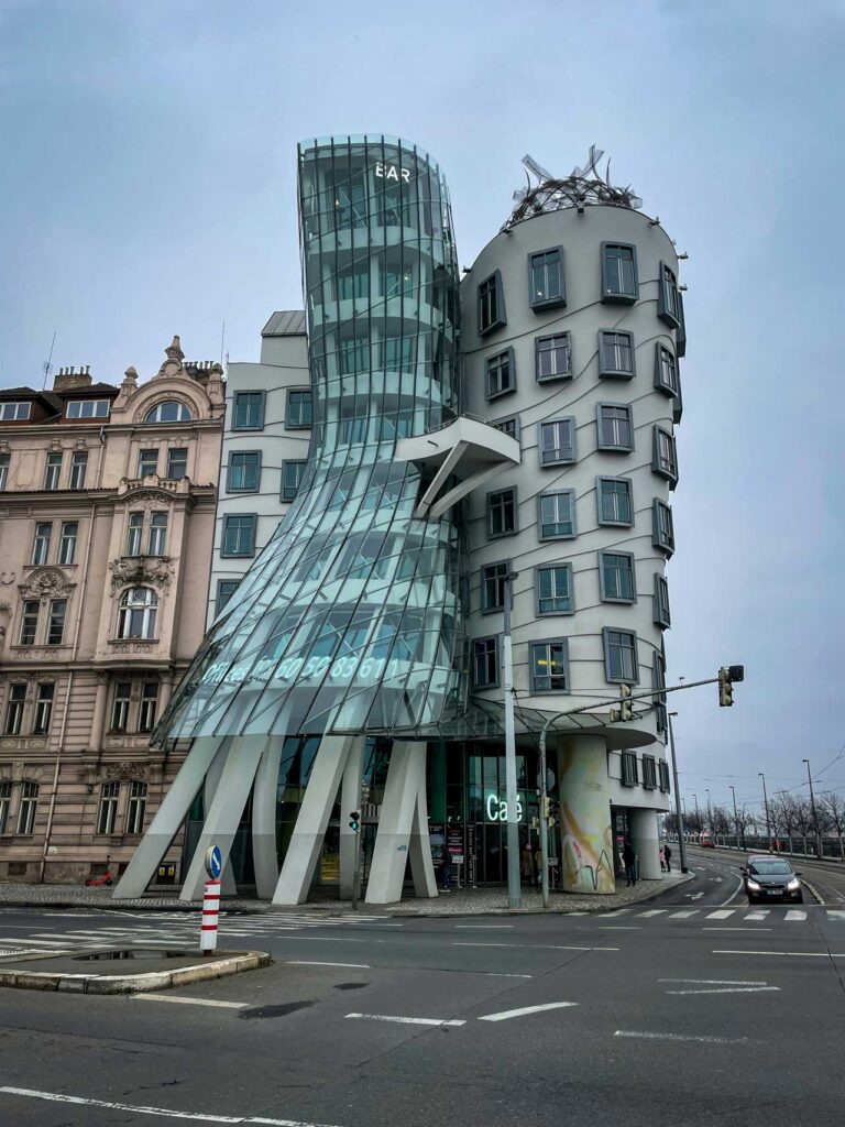 Architectural landmark: dancing house, façade © alexandra tran