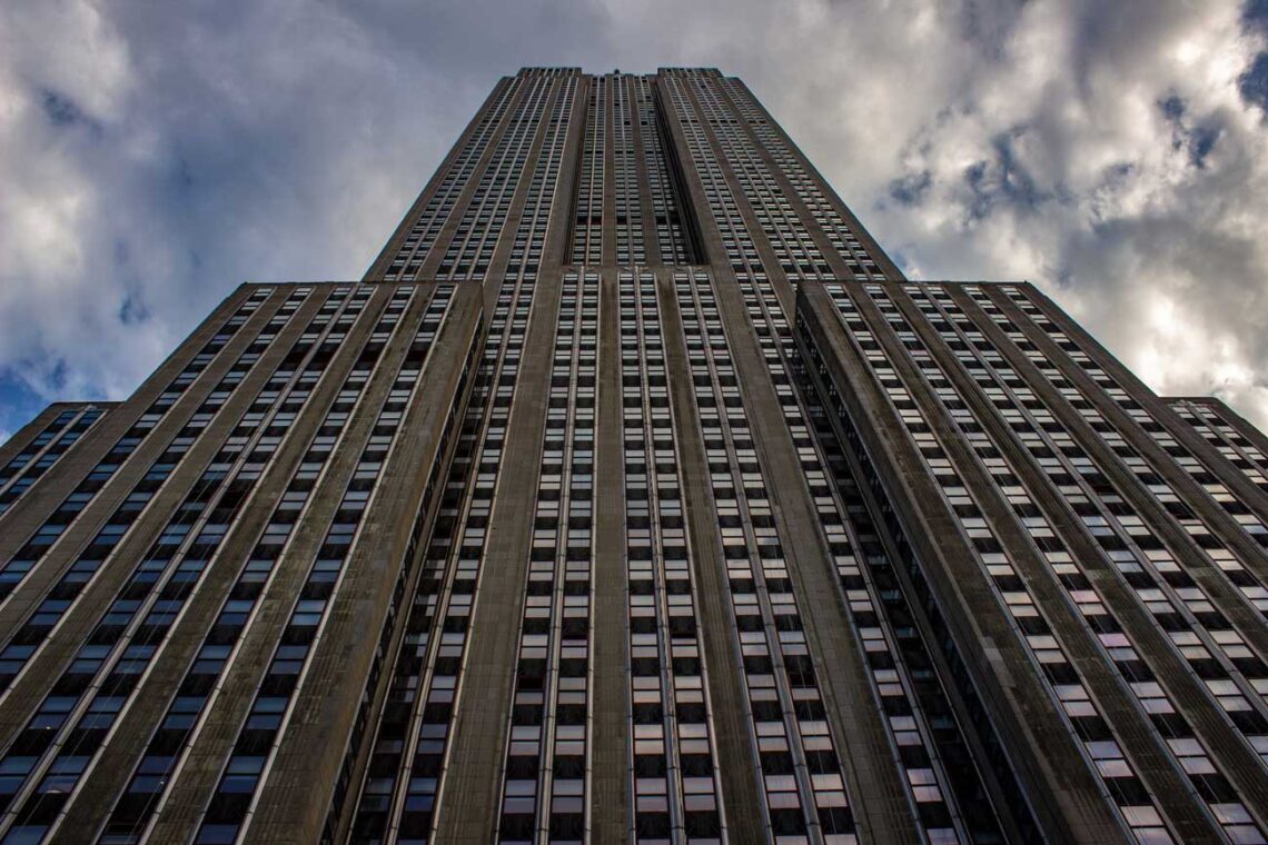 Architectural landmark: empire state building low angle shot © hugo magalhaes