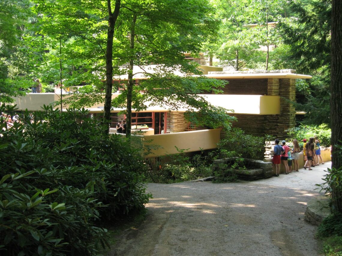 20 Famous Architectural Landmarks In The United States For Architects 231 Architectural landmark: fallingwater driveway ยฉ surfsupusa