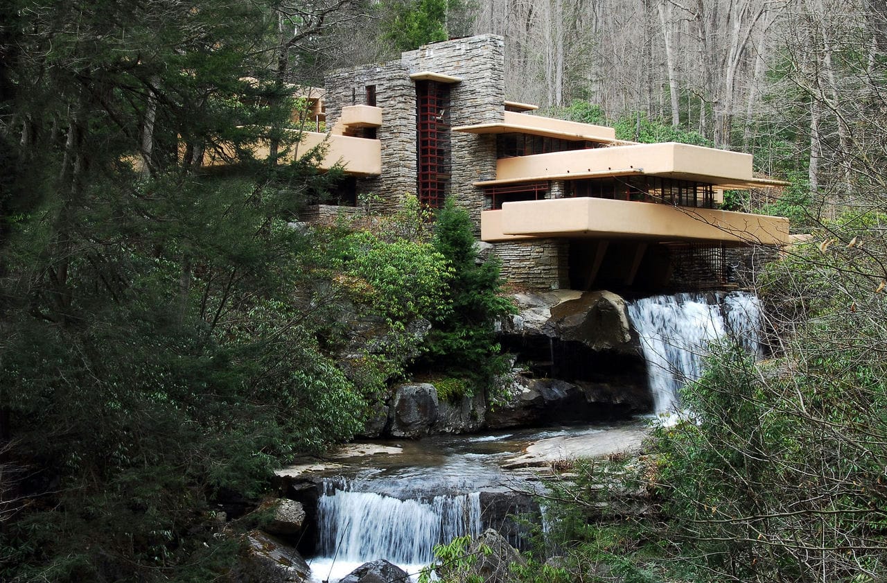 Architectural landmark: fallingwater façade © lachrimae