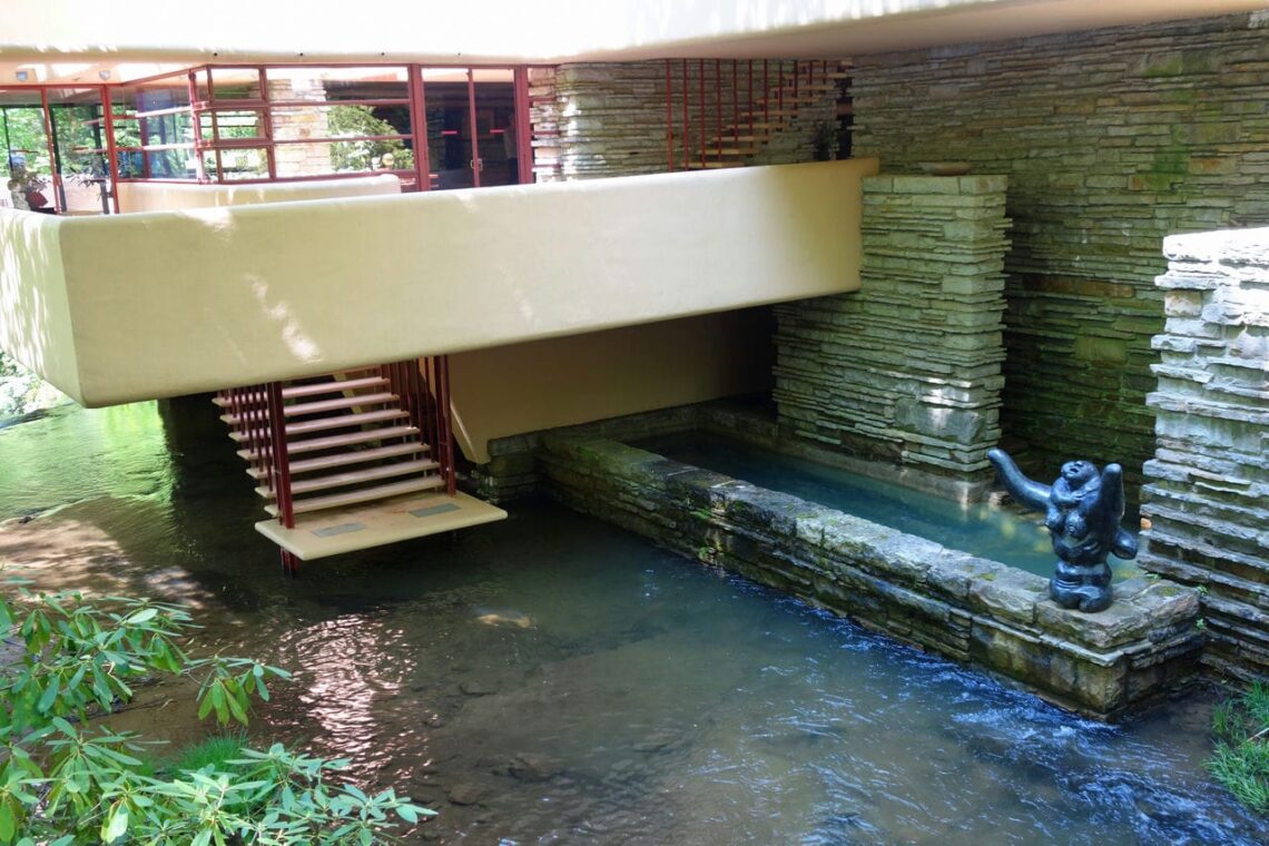 20 Famous Architectural Landmarks In The United States For Architects 230 Architectural landmark: fallingwater viewing platform ยฉ daderot
