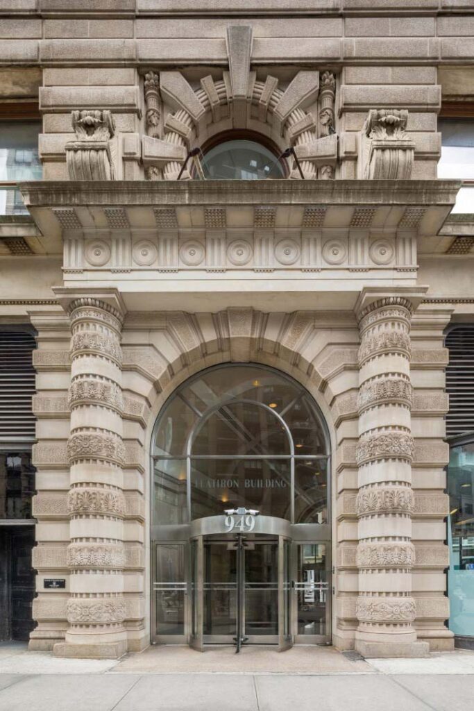 Architectural landmark: flatiron building entrance from outside © gfp real estate