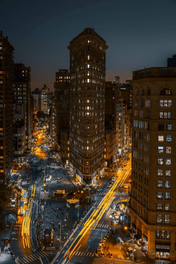 Architectural landmark: flatiron building night shot © andre benz