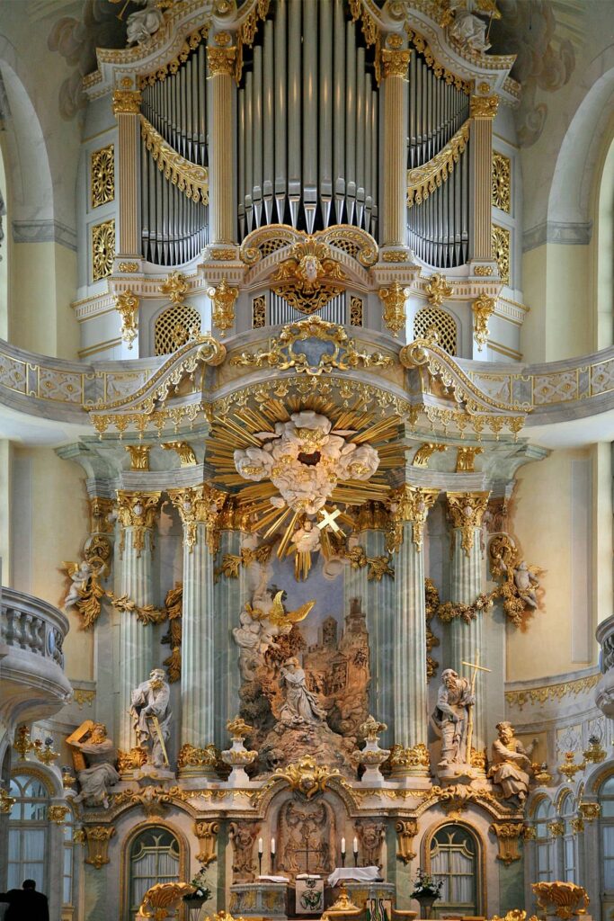 Architectural landmark: frauenkirche dresden, altar © w. Bulach