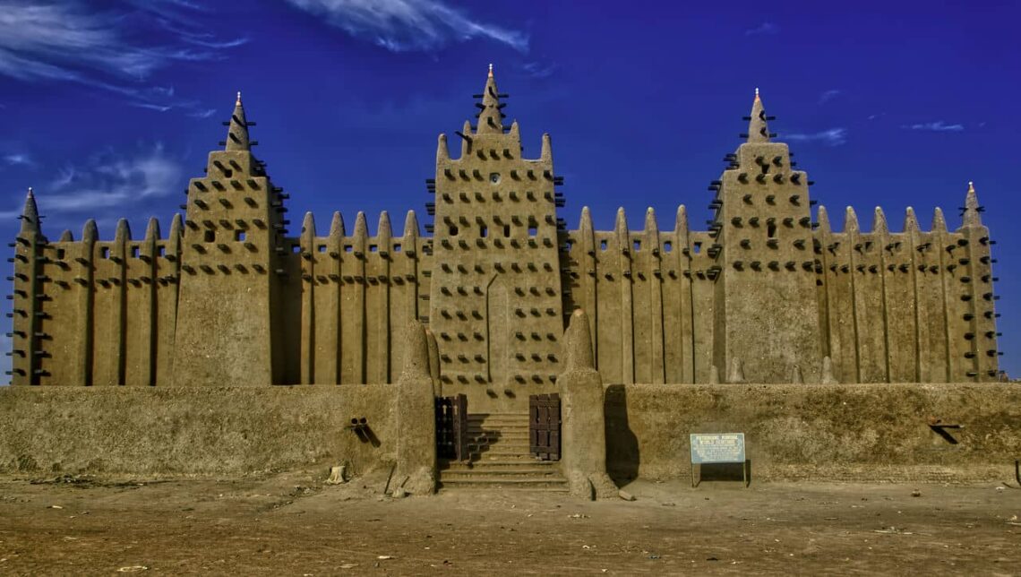 Architectural landmark: great mosque of djenne, façade © baron reznik