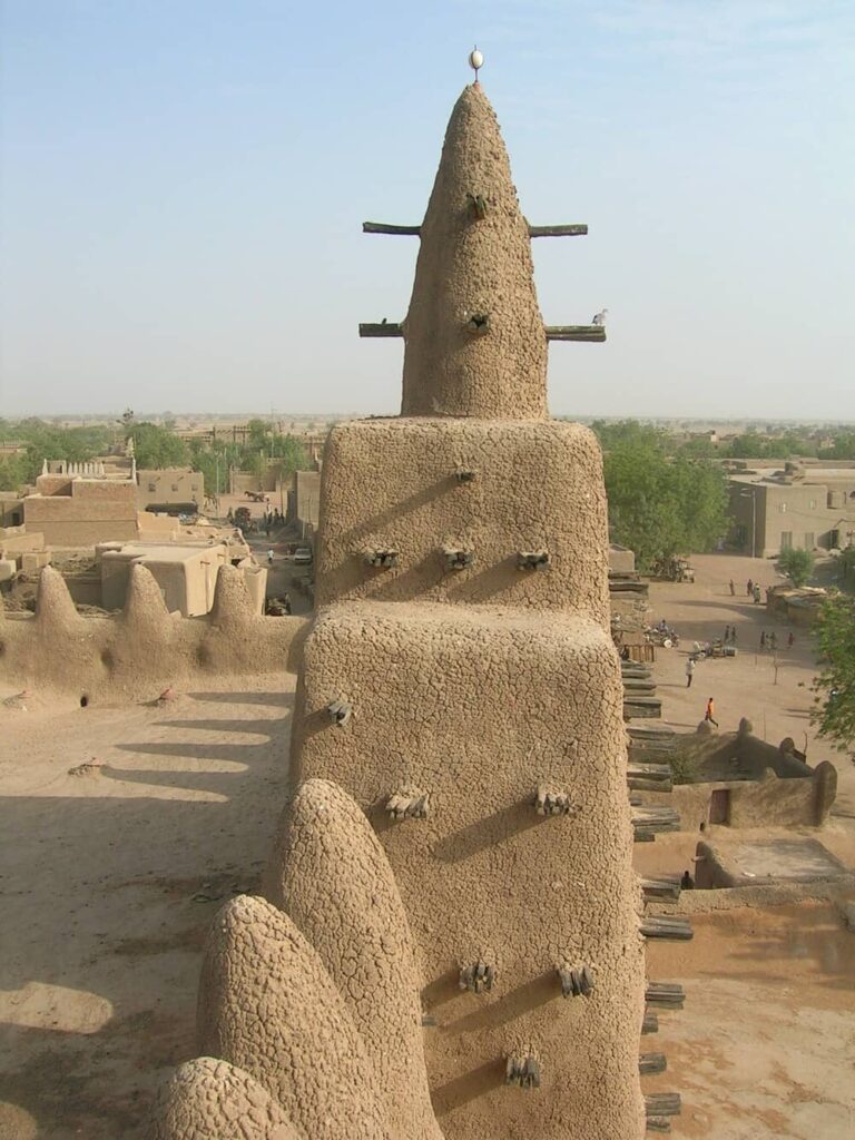 Architectural landmark: great mosque of djenne, minaret crowned with ostrich egg © unesco / francesco bandarin