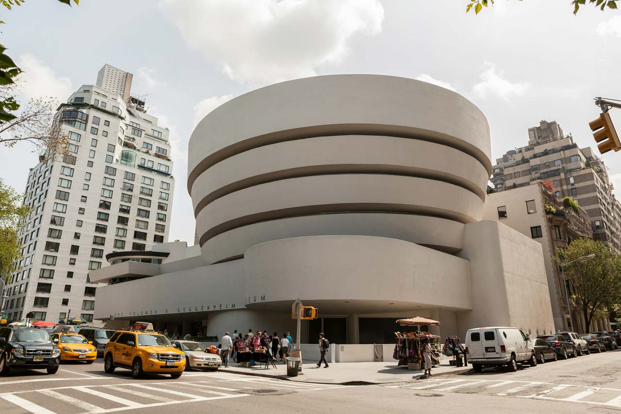 Architectural landmark: guggenheim museum façade © reno laithienne