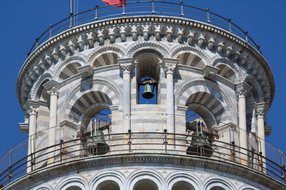 Architectural landmark: leaning tower of pisa closeup of top © ingo mehling