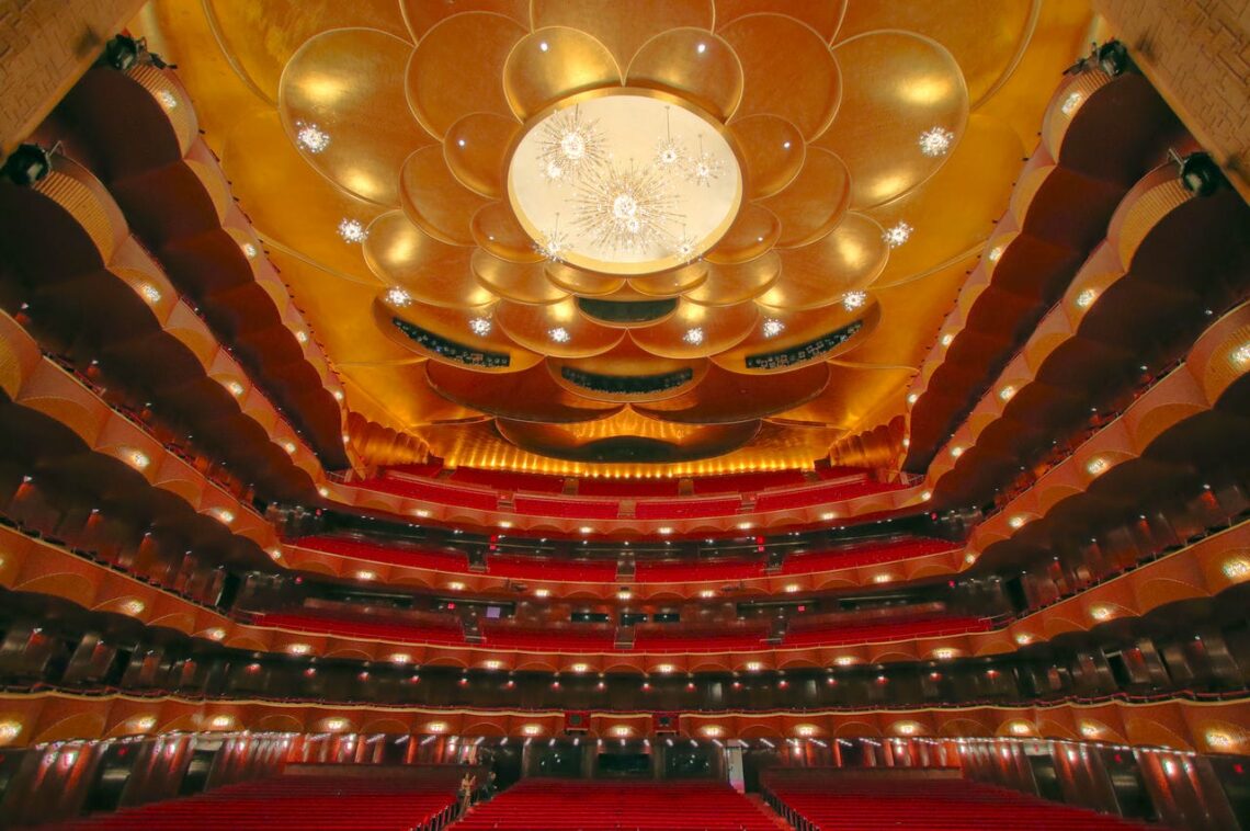 Architectural landmark: lincoln center metropolitan opera auditorium © professor cornbread