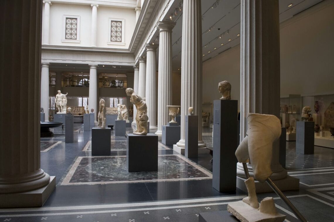 Architectural landmark: metropolitan museum of art greek and roman gallery © a. Balet