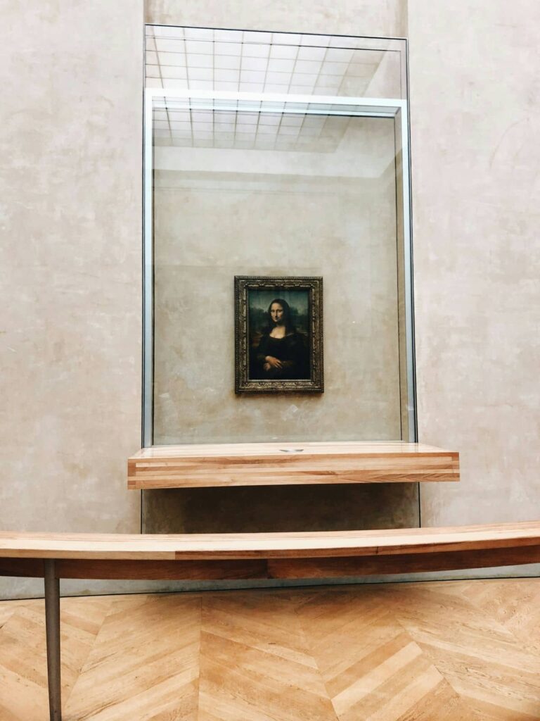 Architectural landmark: musée du louvre, mona lisa © alina grubnyak