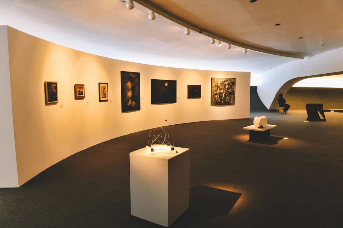 Architectural landmark: niterói contemporary art museum, interior