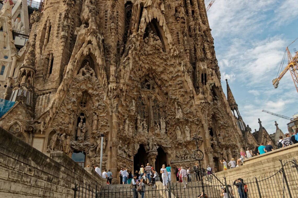 17 Famous Architectural Landmarks In Europe For Architects 102 Architectural landmark: sagrada familia nativity faรงade ยฉ txllxt