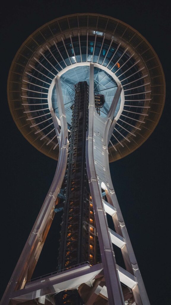 Architectural landmark: space needle at night © willian justen de vasconcellos