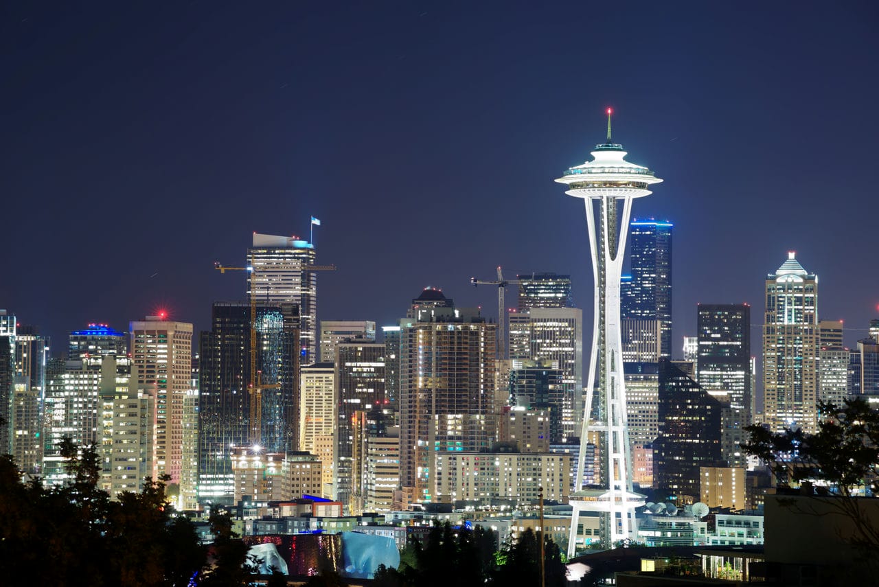 Architectural landmark: space needle nightview © dllu