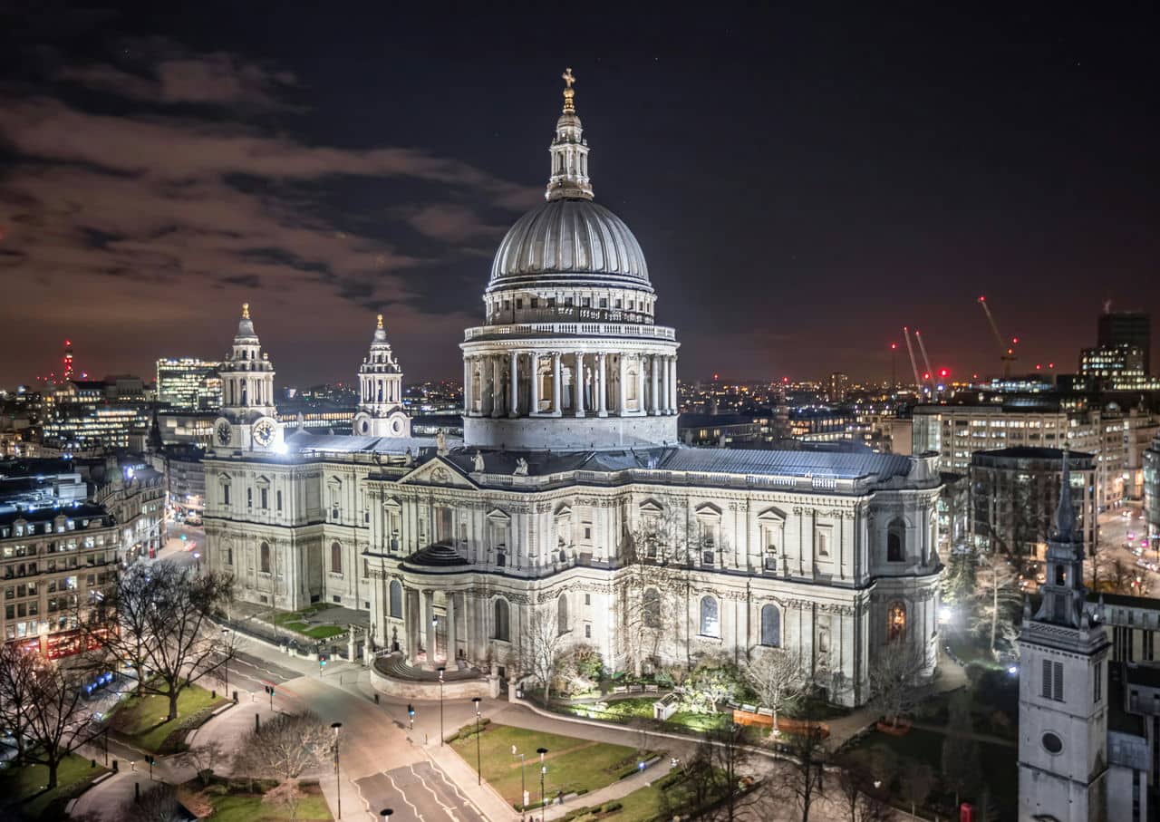 Architectural landmark: st. Paul’s cathedral south side © alex tai