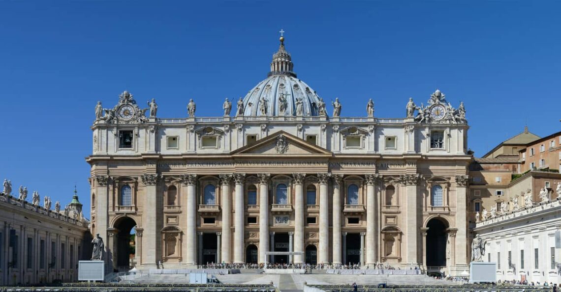 Architectural landmark: st. Peter’s basilica façade © alvesgaspar