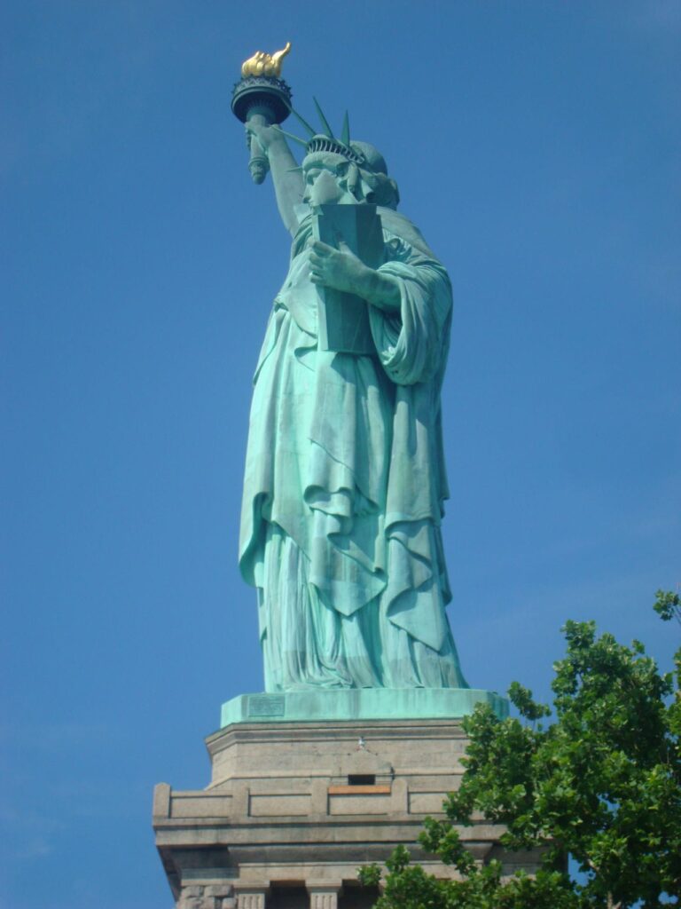 Architectural landmark: statue of liberty sideview left © pumpkin sky