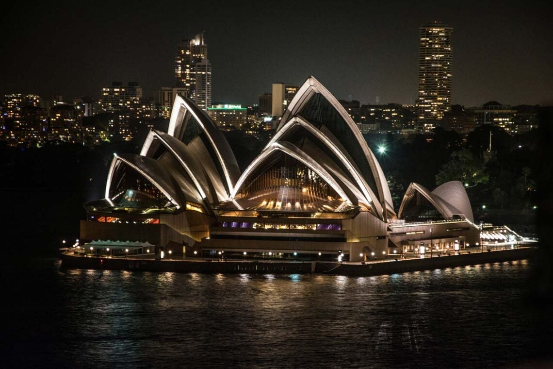 Architectural landmark: sydney opera house at night © andres carrera