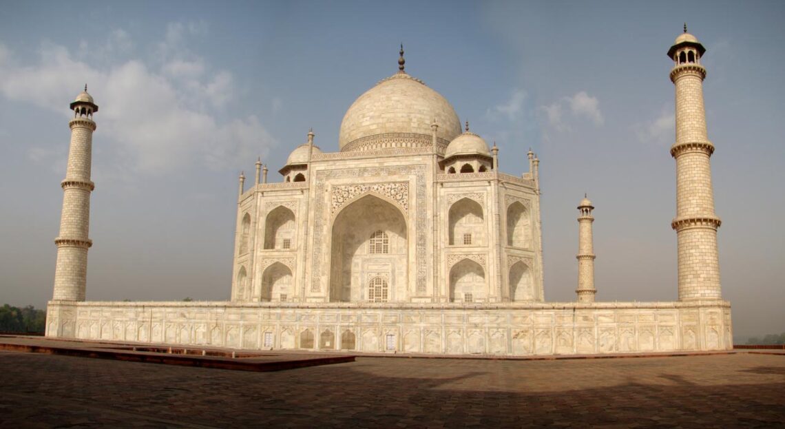 Architectural landmark: taj mahal eastern view © bjørn christian tørrissen