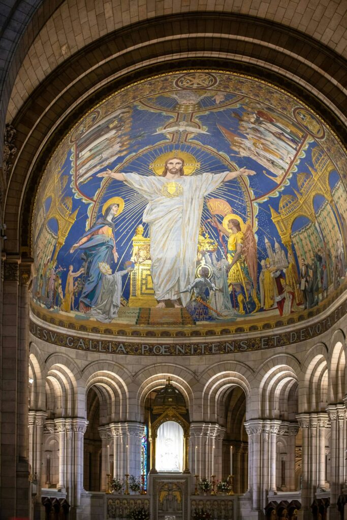 Architectural landmark: the basilica of the sacred heart of paris, interior © stephanie leblanc