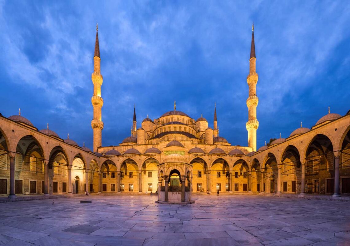 Architectural landmark: sultan ahmed mosque, courtyard © benh lieu song