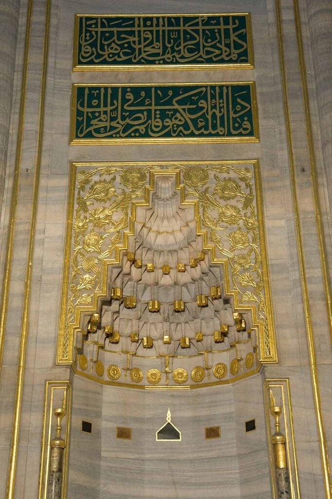 Architectural landmark: sultan ahmed mosque, mihrab © dosseman