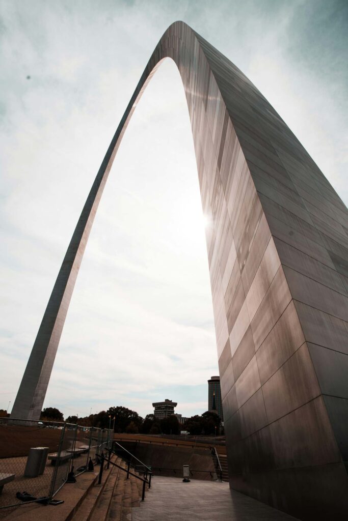 Architectural landmark: the gateway arch, closeup © cody board
