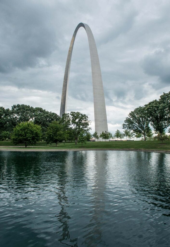 Architectural landmark: the gateway arch, reflection pond © james suits