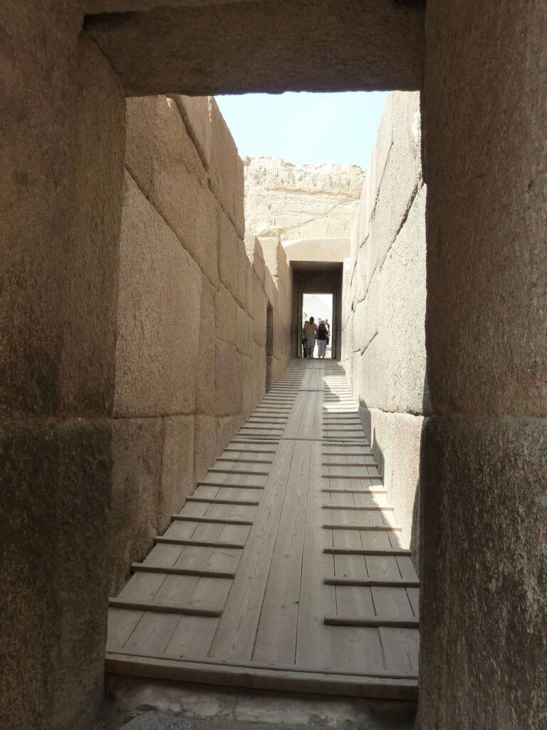Architectural landmark: the great pyramid of giza, causeway of khafre pyramid © hannah pethen
