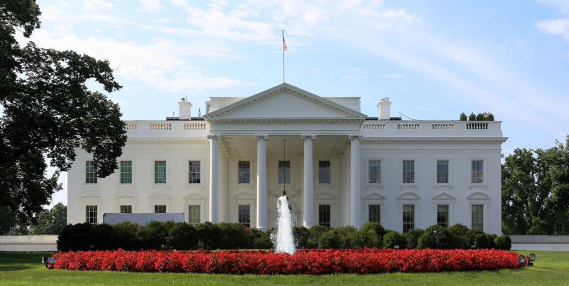 Architectural landmark: the white house north façade © martin falbisoner