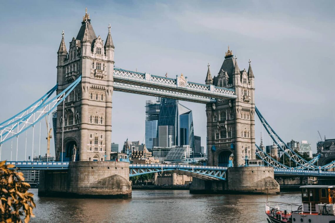 17 Famous Architectural Landmarks In Europe For Architects 130 Architectural landmark: tower bridge faรงade ยฉ charles postiaux