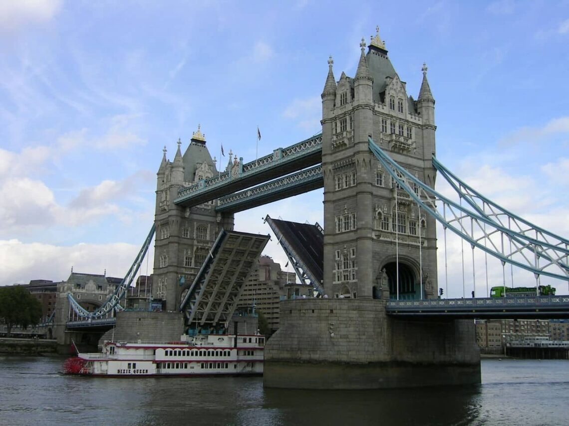 17 Famous Architectural Landmarks In Europe For Architects 129 Architectural landmark: tower bridge open ยฉ steffen