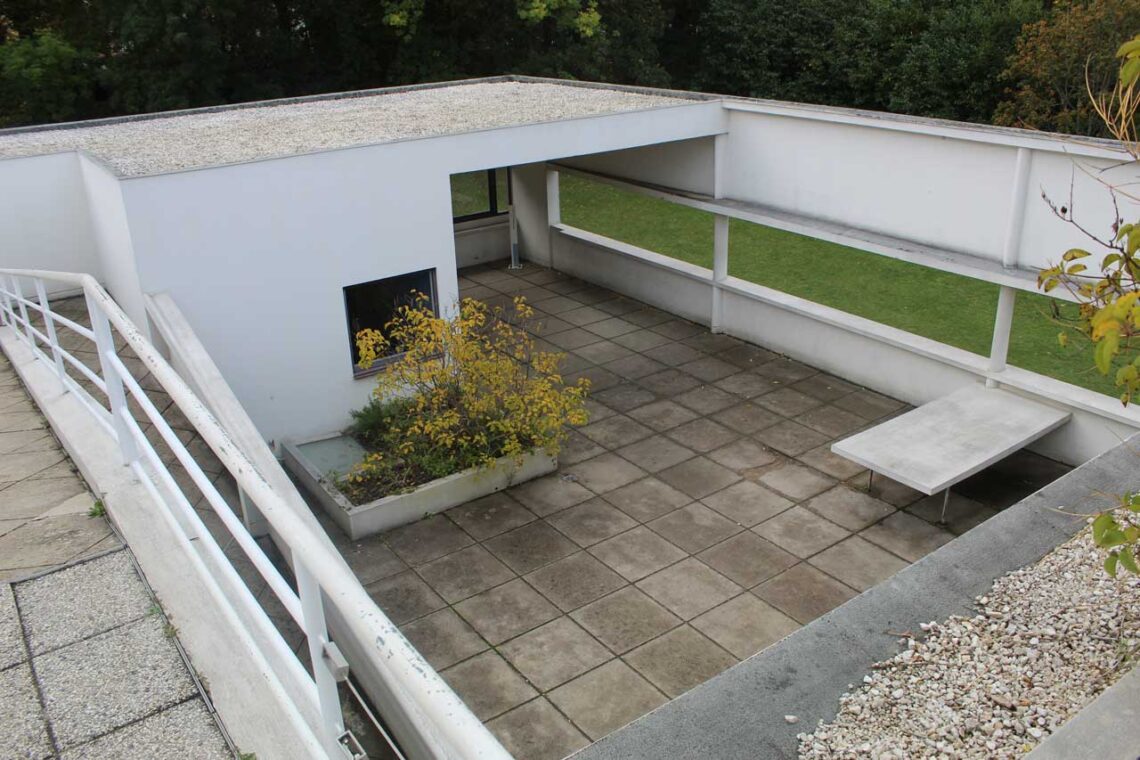 Architectural landmark: villa savoye rooftop garden © guen-k