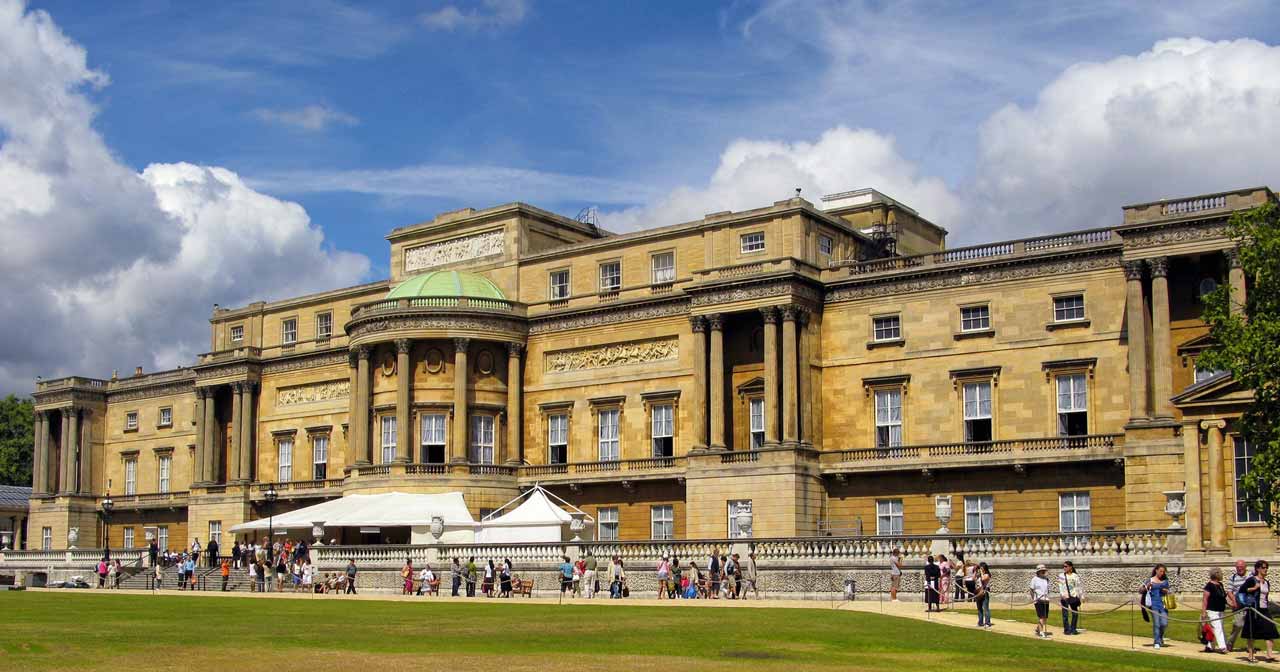 Buckingham palace seen from the palace gardens © ray in manila